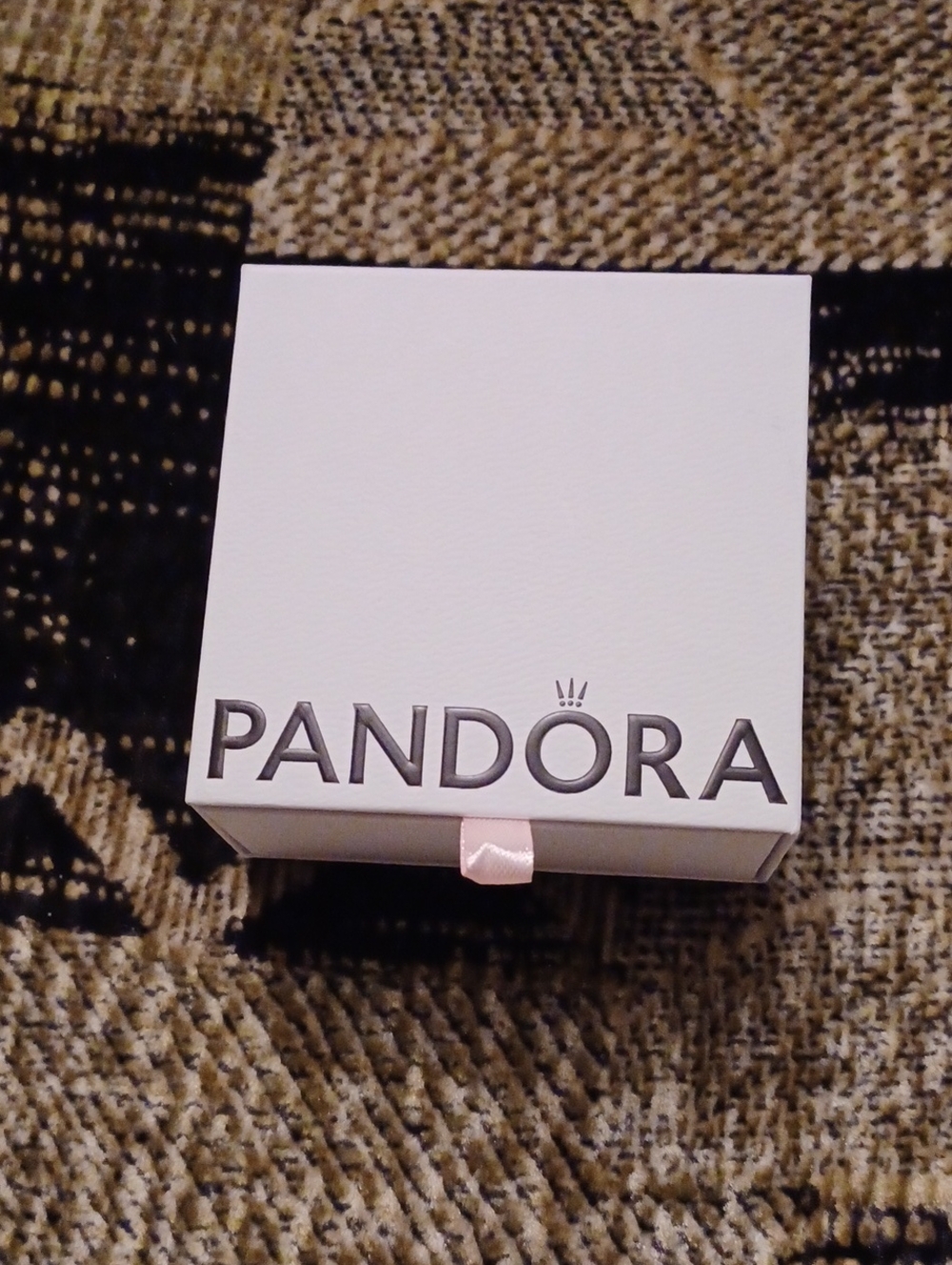 $4 Add-on PANDORA White Ring Box With Platform